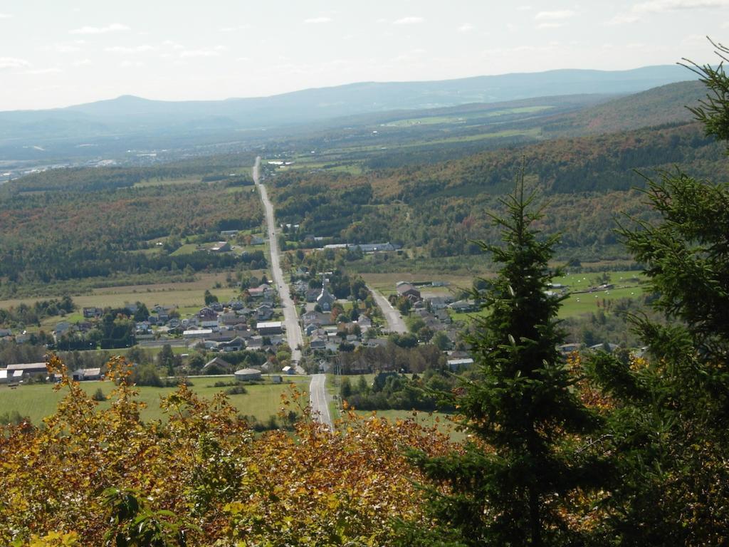 Le Gite Ambrelane Thetford Mines Exterior photo